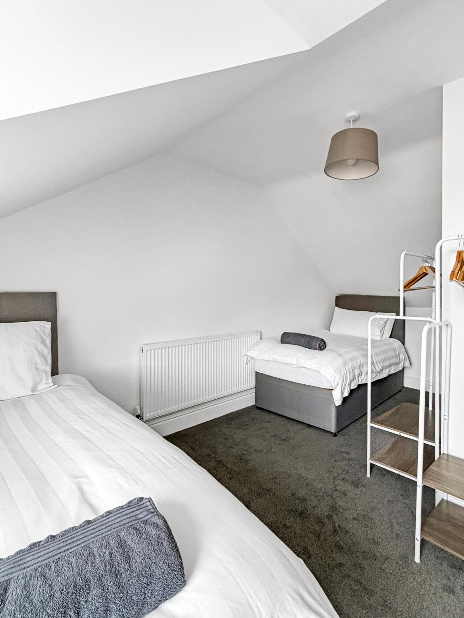 Amaya One -3 Bedroom Townhouse - With Garden - Close To Town Centre - Sleeps 7 Грантем Экстерьер фото