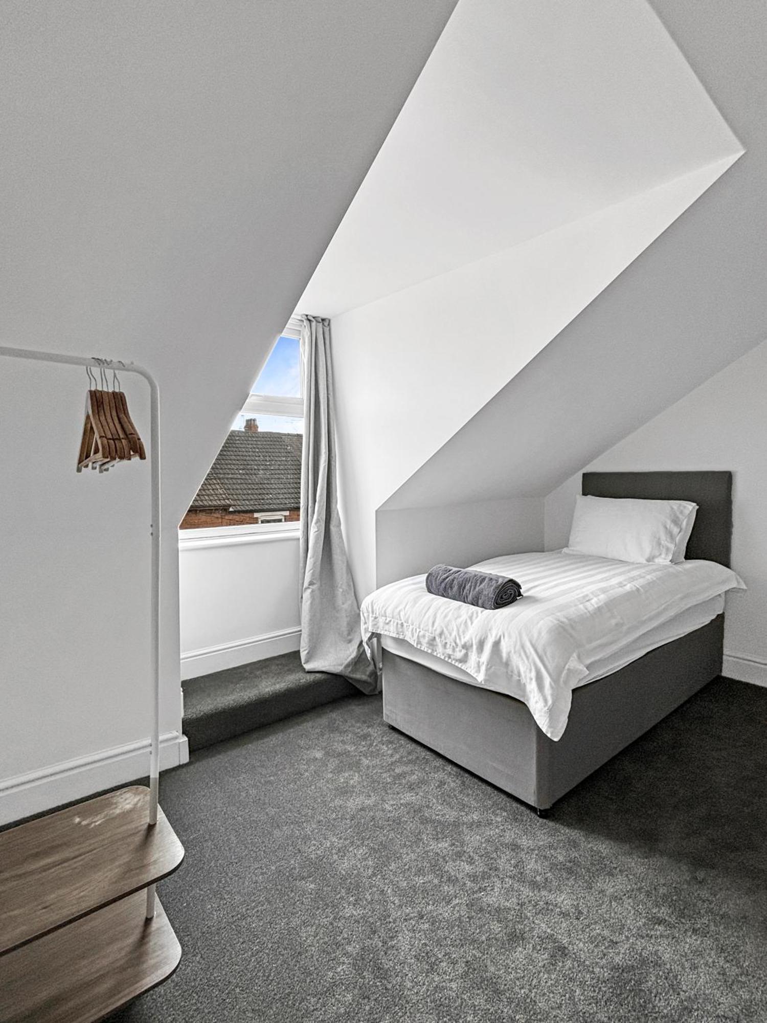 Amaya One -3 Bedroom Townhouse - With Garden - Close To Town Centre - Sleeps 7 Грантем Экстерьер фото